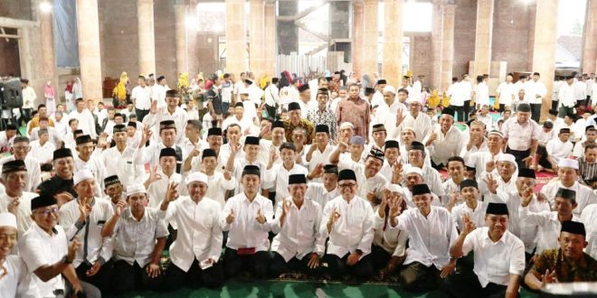 Bareng Bupati Banyuwangi Abdullah Azwar Anas bersama Beberapa Pejabat dan warga LDII Banyuwangi